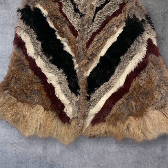 Elizabeth And James Tanya Coyote And Rabbit Fur Vest Womens XS Chevron Pattern - Picture 3 of 7